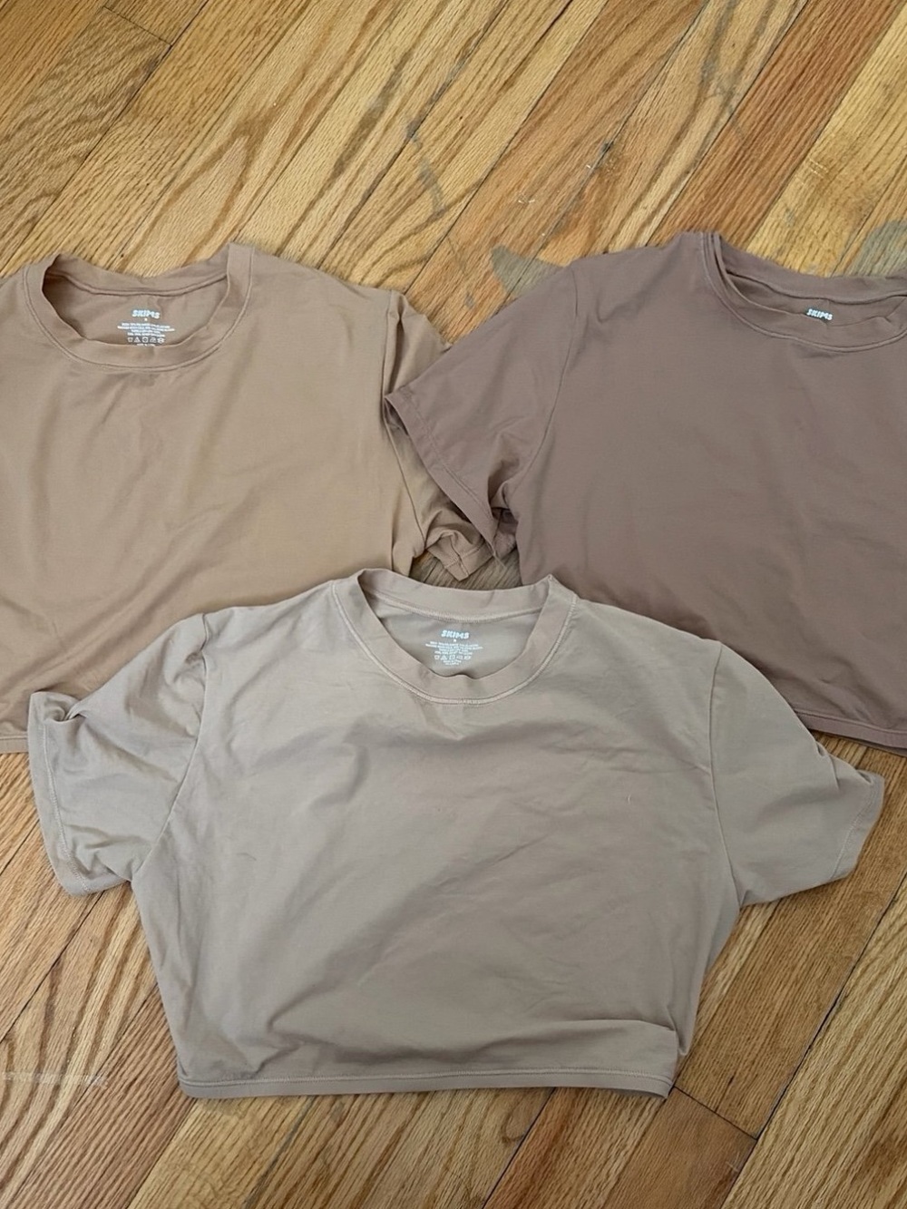 Three Skims cropped fits everybody tees